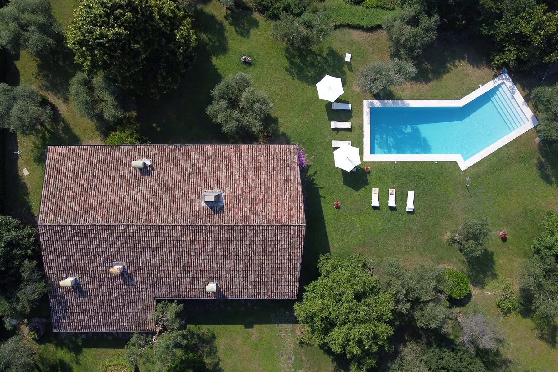 Aerial view of Villa Panorama, the garden and the pool